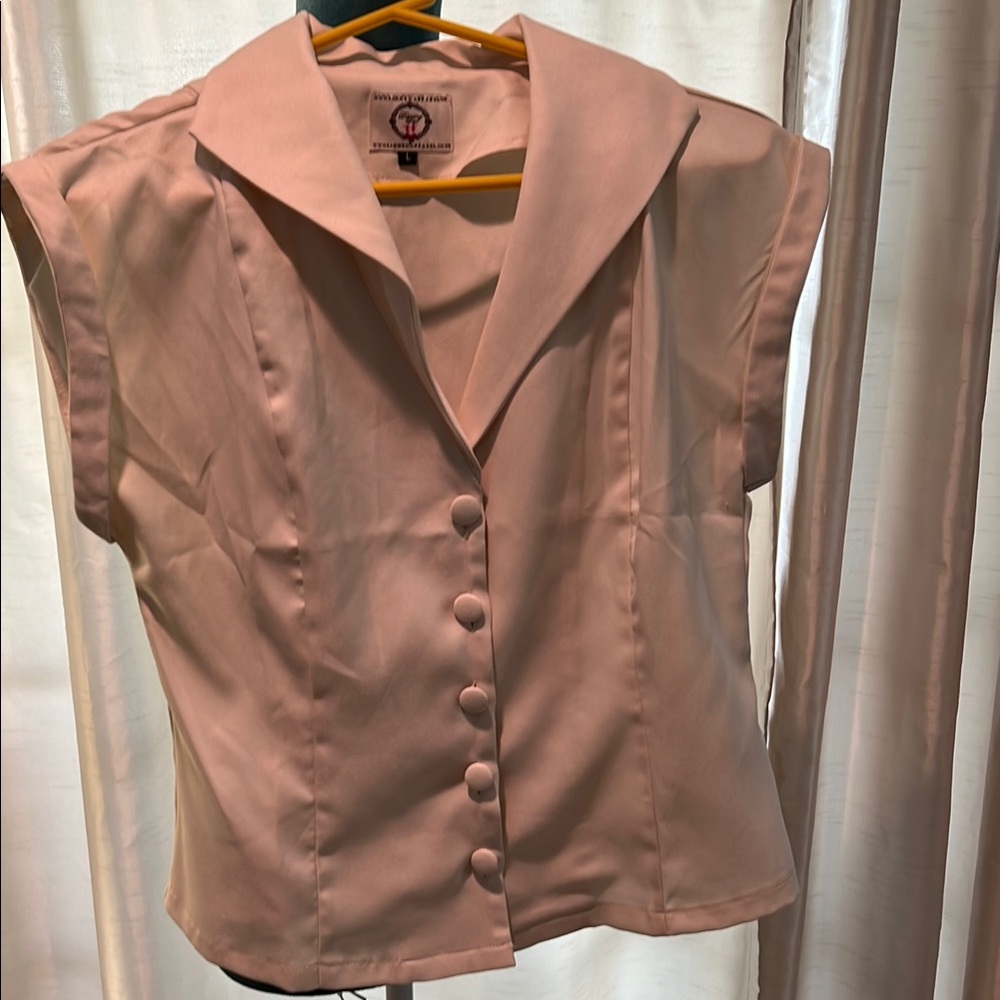 Banned apparel/ dancing days  sz L cream top